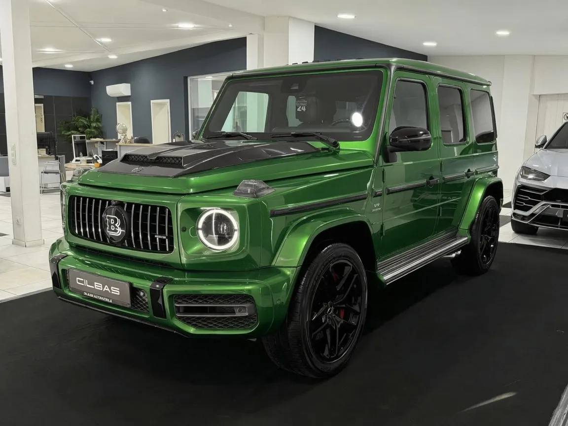 Gloss Green vinyl wrap on Mercedes-Benz G-Class